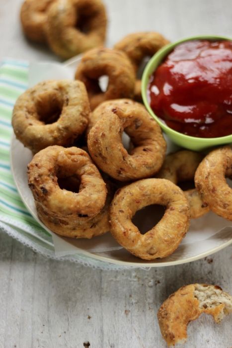 ciambelline fritte speziate con lenticchie