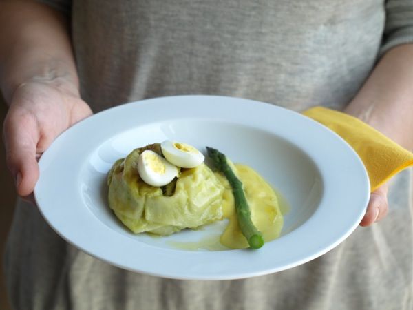 nido d'amore con ricotta e asparagi