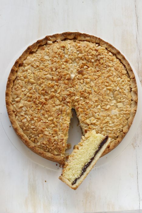 crostata ripiena di torta