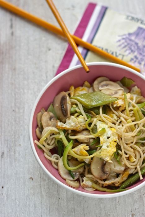 noodles con verdure saltate