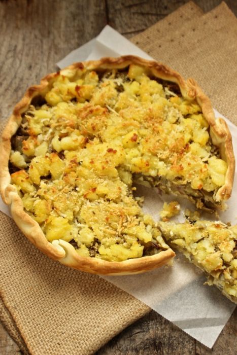 Torta di carciofi e ricotta con crumble di patate profumate