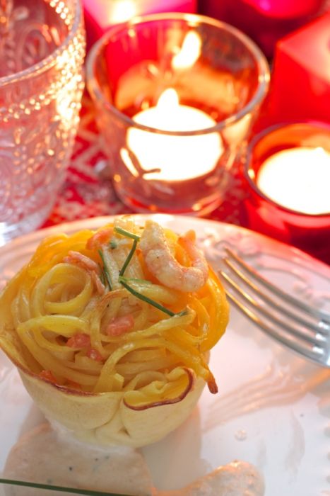 tortini di tagliolini con gamberetti e salmone