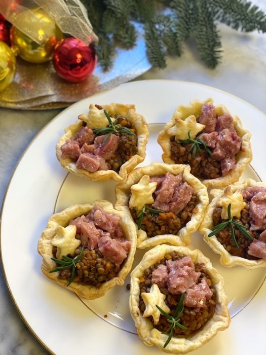 cestini di sfoglia con lenticchie e cotechino