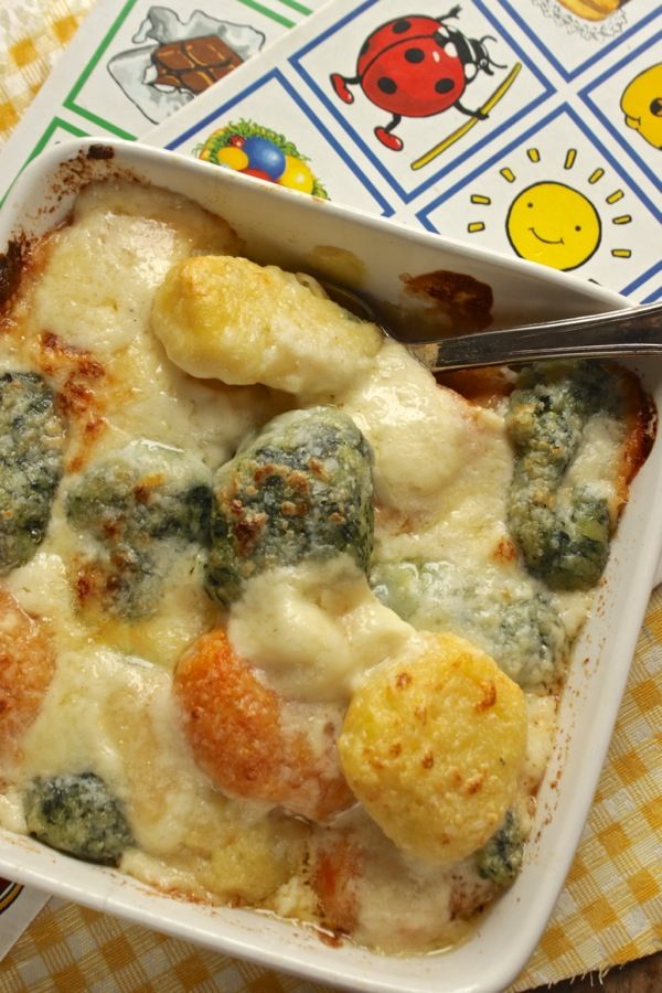 terrina di maxi gnocchi colorati al forno