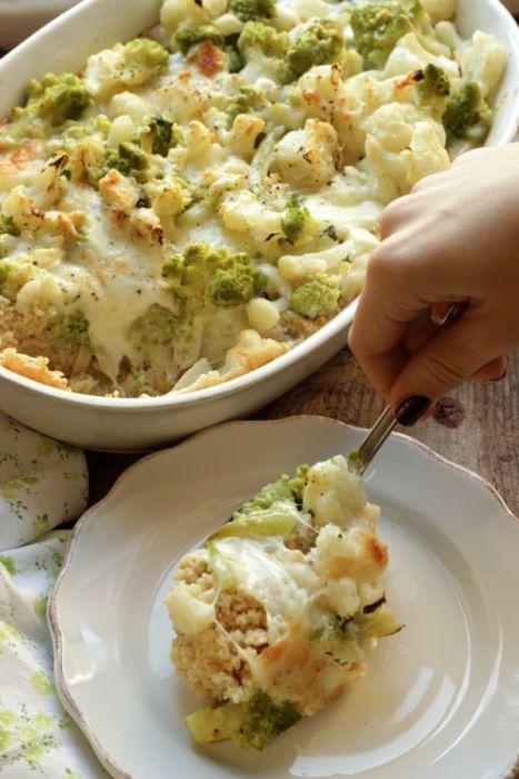 Cous cous al forno con cavoli e formaggio