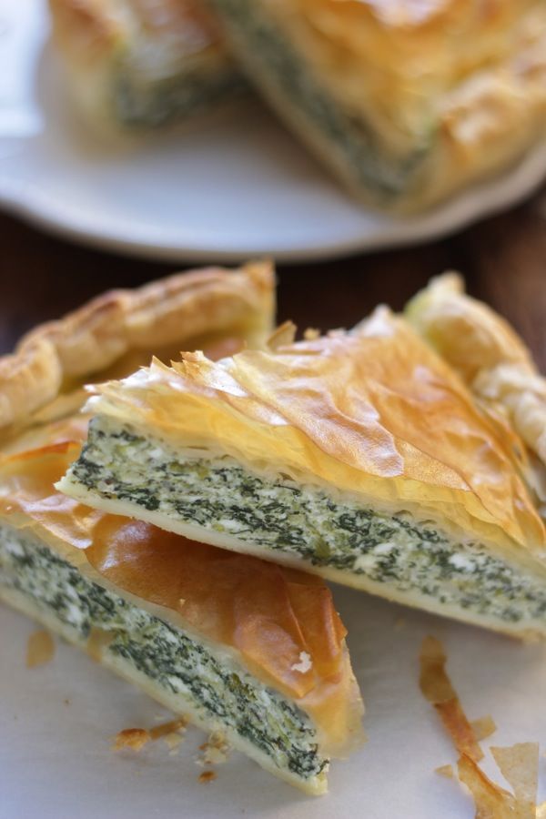 Torta salata in crosta di pasta fillo con borragine e ricotta