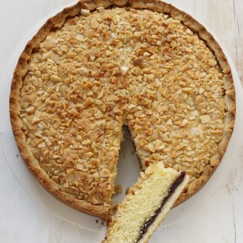 crostata ripiena di torta