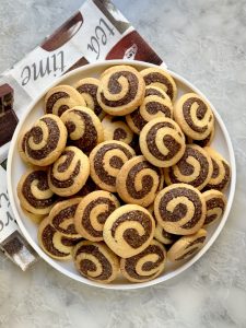 Biscotti arrotolati con mandorle e cioccolato