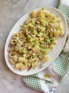 Pasta veloce con verza e speck