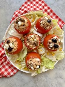 Pomodori ripieni di cous cous senza cottura: freschi, leggeri e veloci