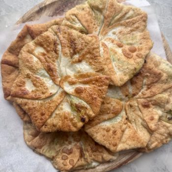 Focaccine PLĂCINTĂ Ripiene in Padella: la ricetta moldava (con ripieno italiano!) Focaccine PLĂCINTĂ