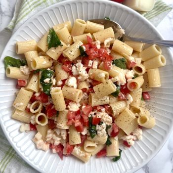 La Pasta alla Checca: Il Primo Romano Estivo Pronto in 10 Minuti pasta alla checca