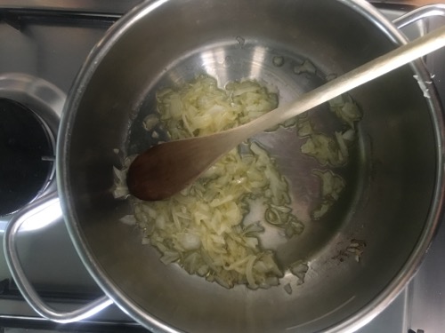 rosolate la cipolla con l'olio