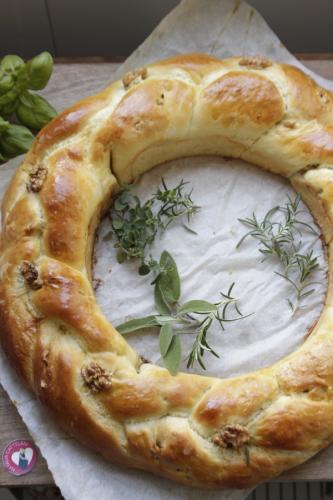 Treccia di pane alle noci
