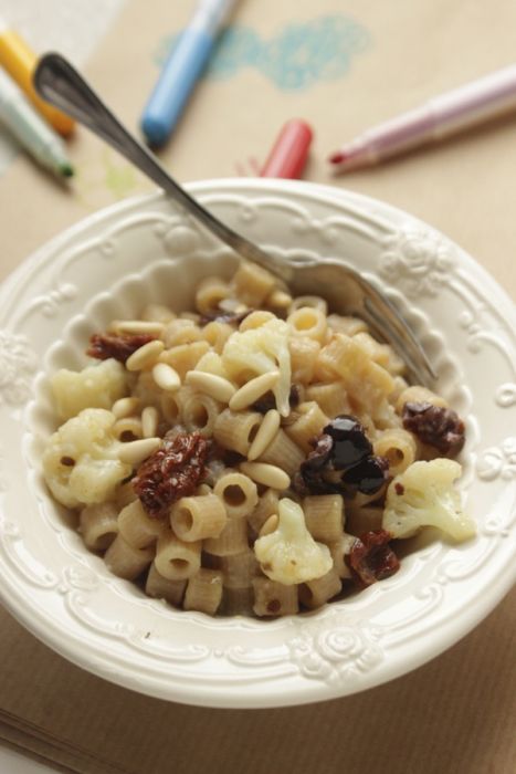 ditalini integrali con cavolo pomodorini e olive taggiasche